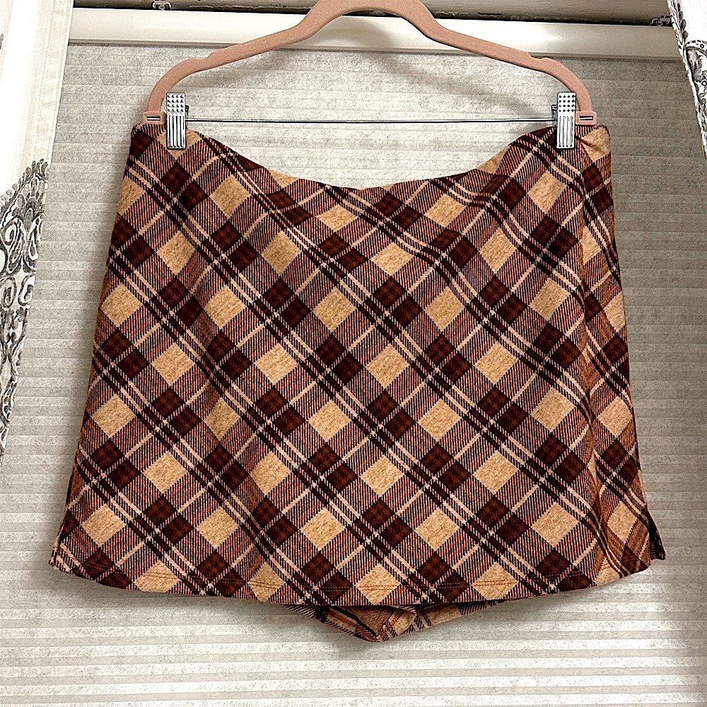ARULA Plaid Mini Skort in Brown, Tan, clueless style, plaid, cute, autumn, fall